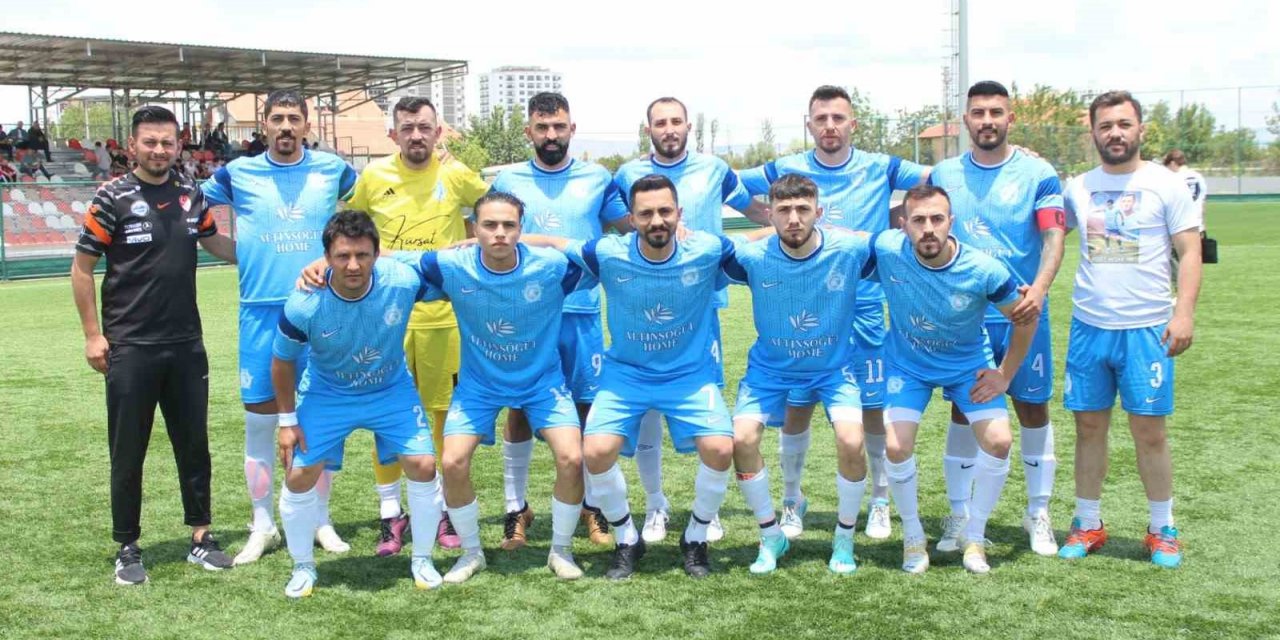 Sarız Anadolu tarihindeki ilk şampiyonluğa çok yakın