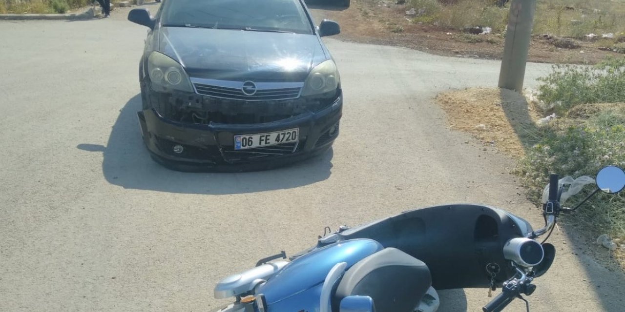 Motosiklet ile otomobil çarpıştı: 1 yaralı