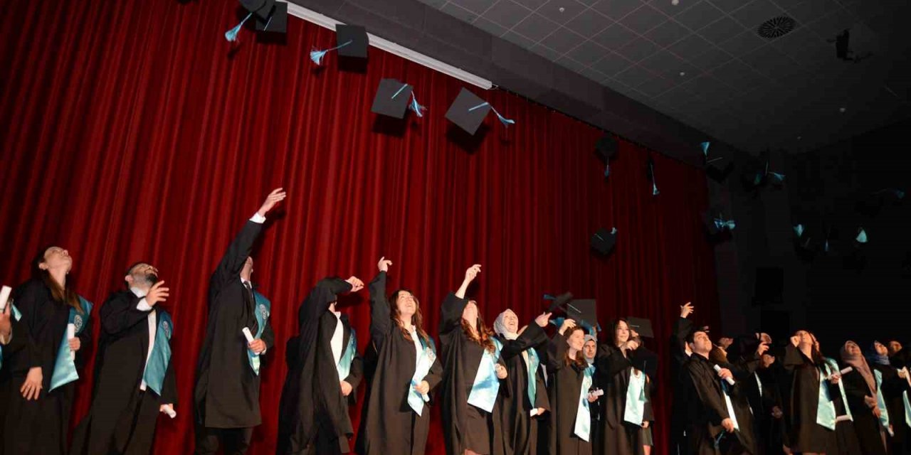 BUÜ, enstitü mezunları ile araştırma üniversiteleri arasındaki yerini sağlamlaştıracak