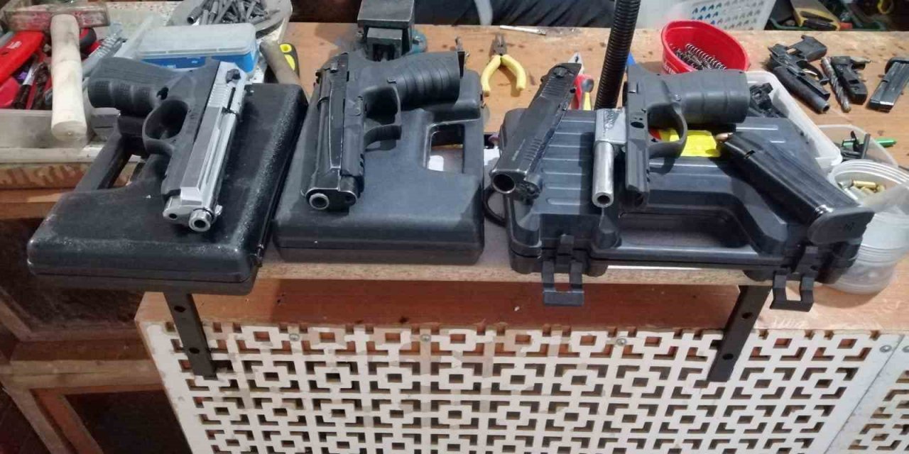 Silah atölyesine dönüştürülen evde çok sayıda materyal ele geçirildi