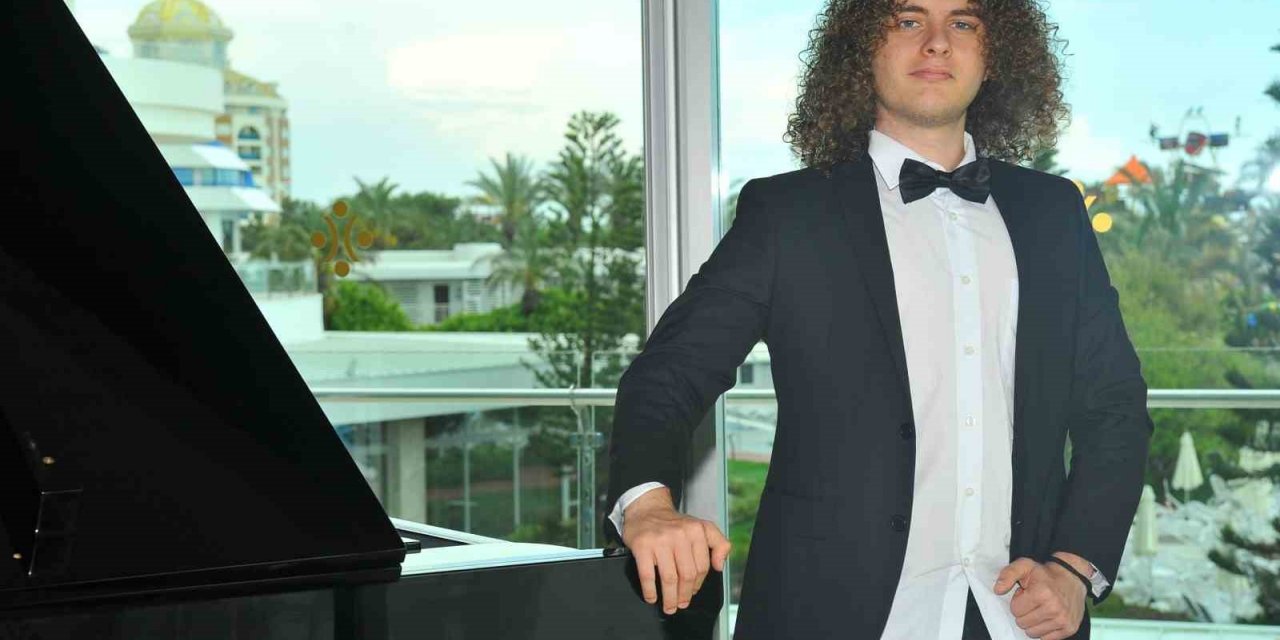 Piyano yolculuğunun ilk yılında, en zor yarışmada şampiyon oldu