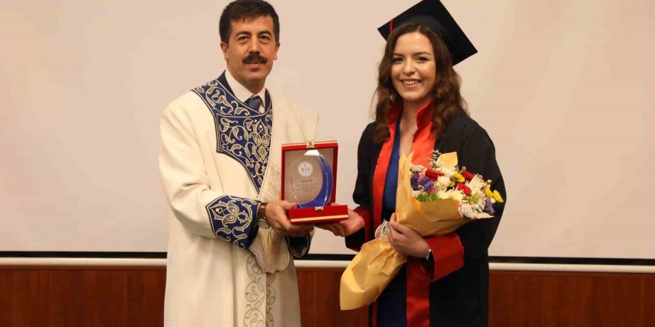 KSBÜ Diş Hekimliği Fakültesinde ilk mezuniyet coşkusu yaşandı