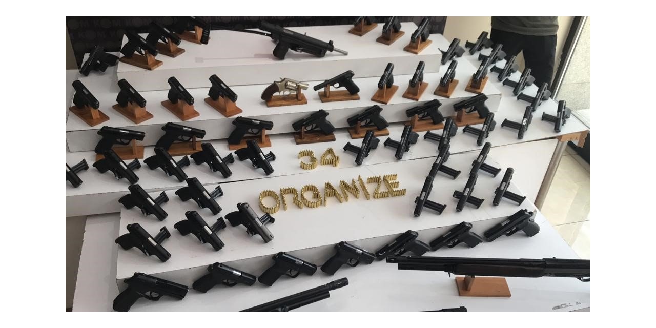 Yasa dışı imalathanelerde ele geçirilen silahların sergisi yapıldı