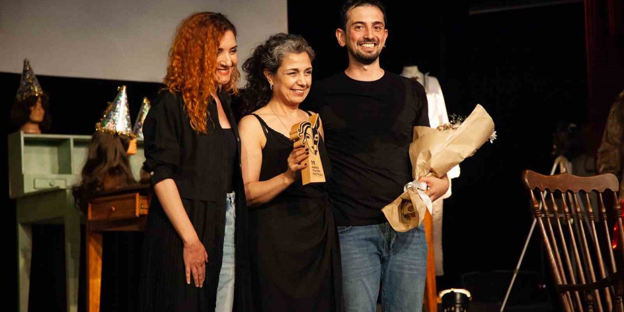 Nilüfer Kent Tiyatrosu Kıbrıs’ta alkışları topladı