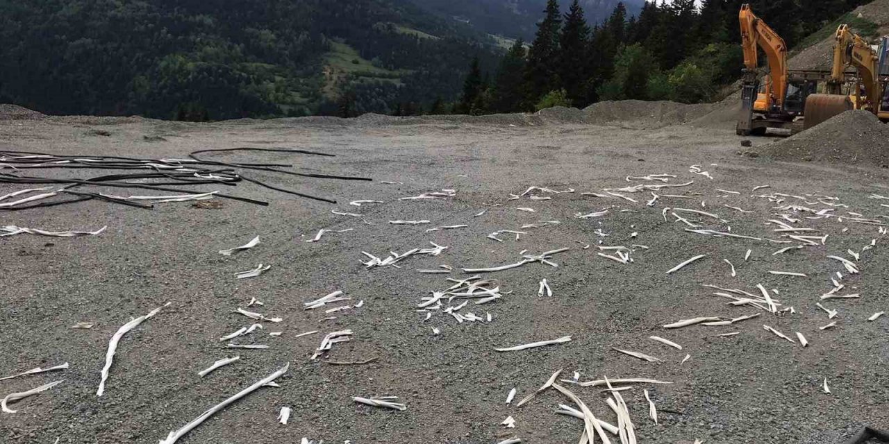 Kablo hırsızları yol inşaatını yapan şirketi canından bezdirdi