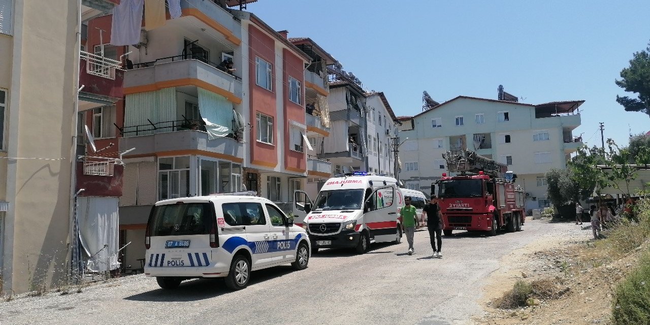 Banyoda kilitli kalan adamın imdadına itfaiye yetişti