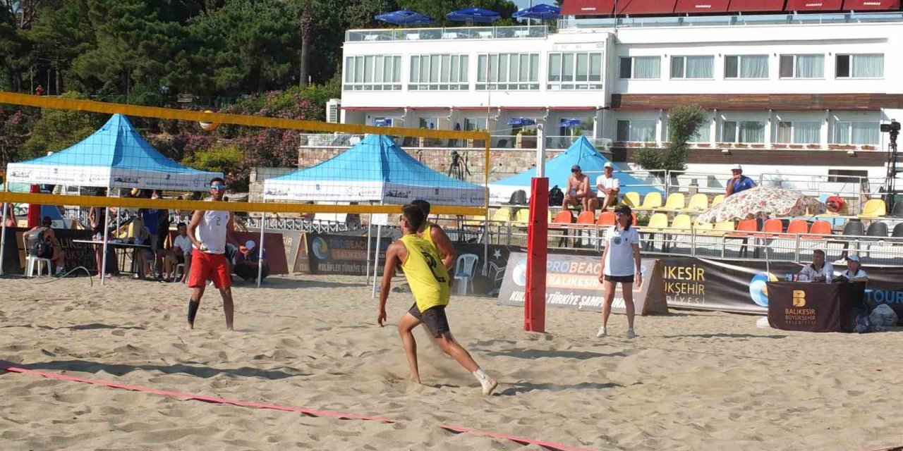 Balıkesir’de uluslararası plaj voleybolu başladı