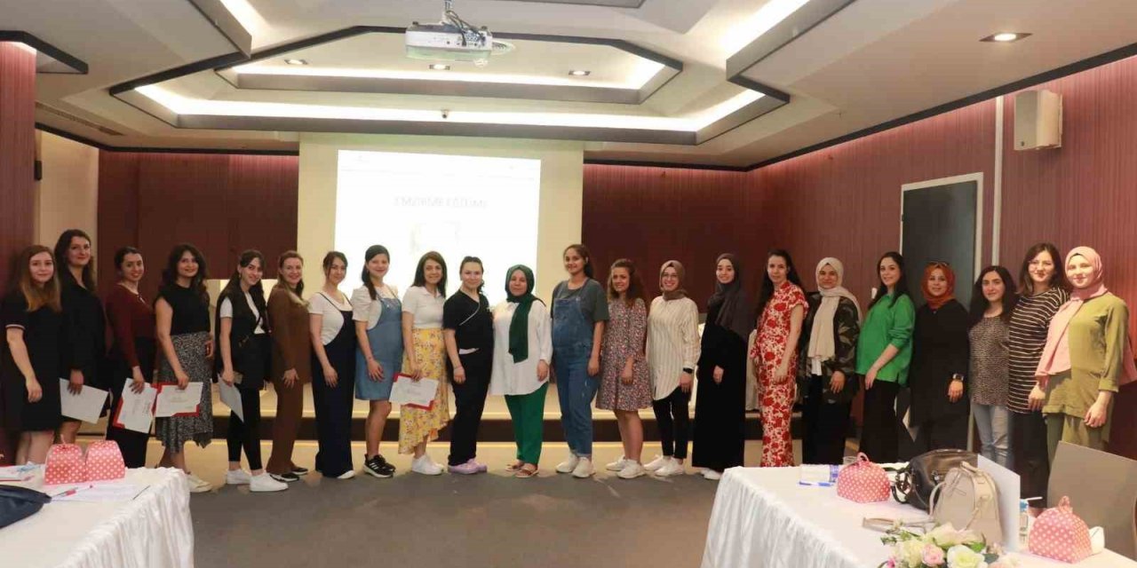 Anne adayları sertifikalarını aldı