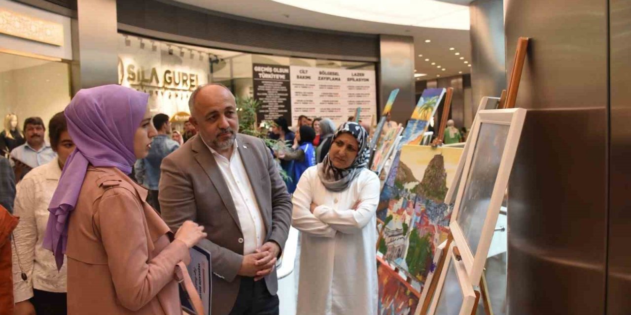 Afyonkarahisar’da ‘Kültür Sanat Sokağı’ sergisi açıldı