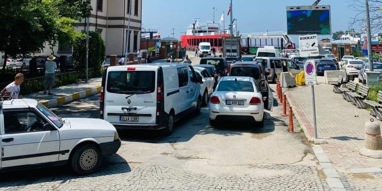 Erdek’in yazın artan trafik çilesi