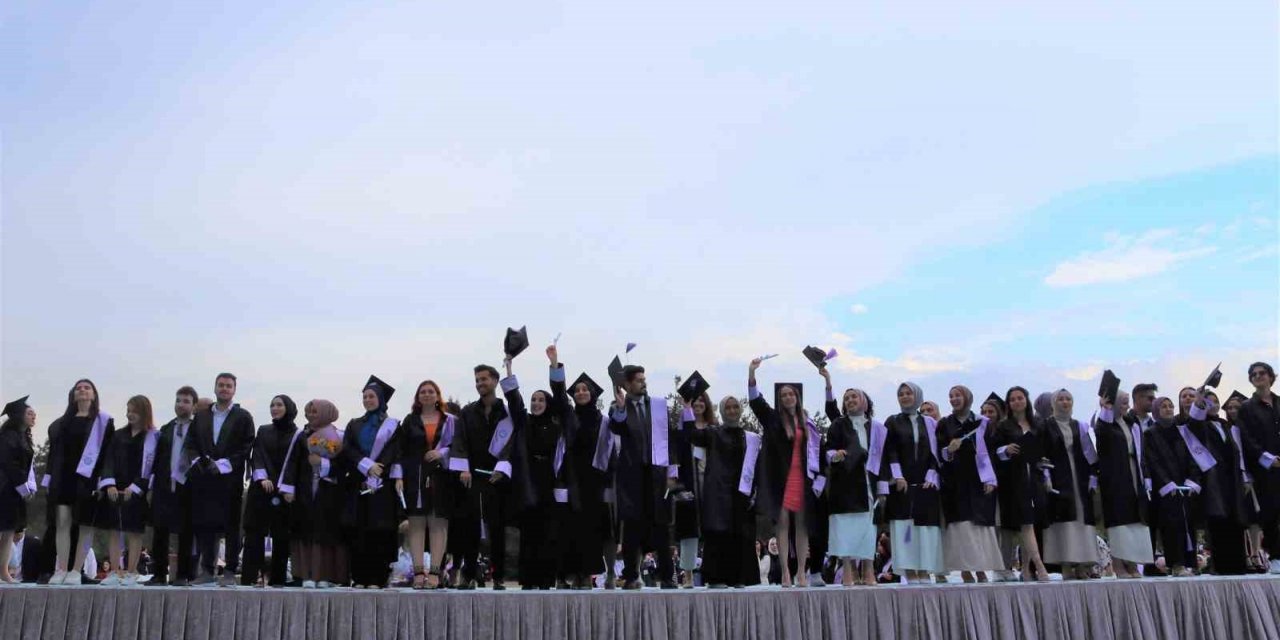 Uludağ üniversitesinde diploma sevinci