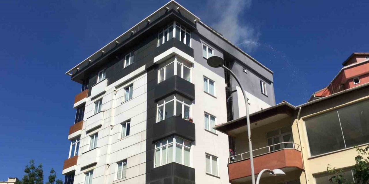 Tekirdağ’da korkutan yangın: 6 katlı binanın çatısı yandı
