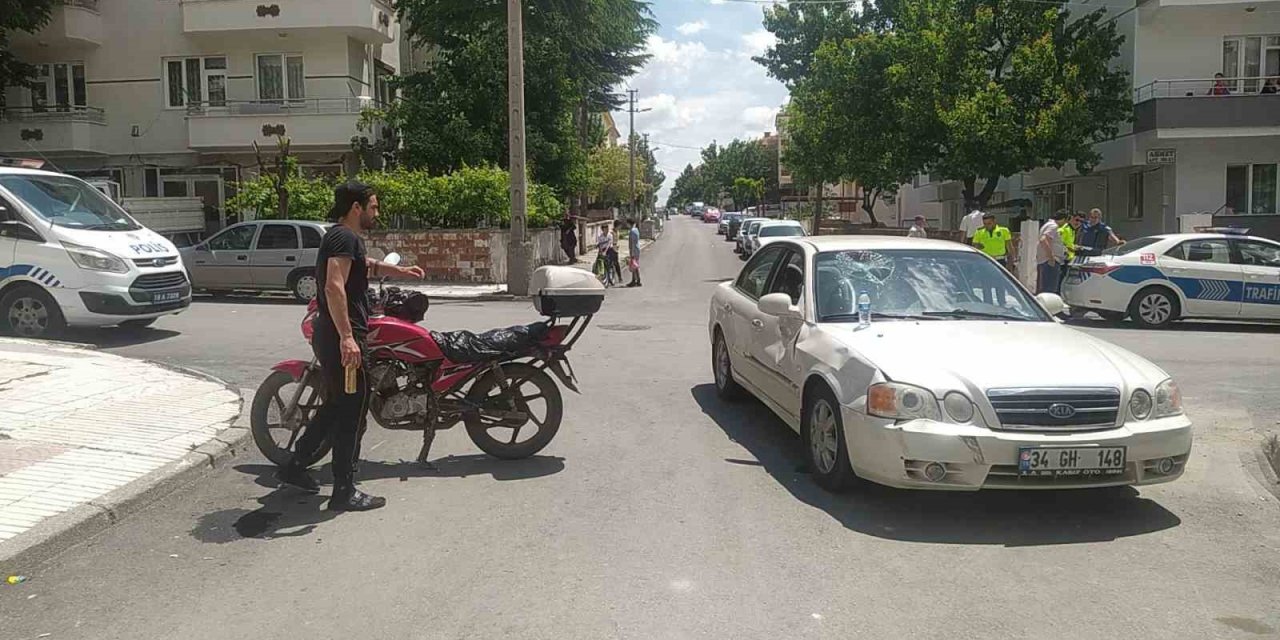 Otomobil ile motosiklet çarpıştı: 1 yaralı