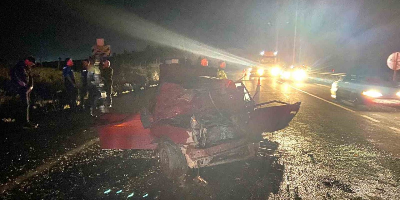 Kütahya’da otomobil ile tır çarpıştı: 5 yaralı