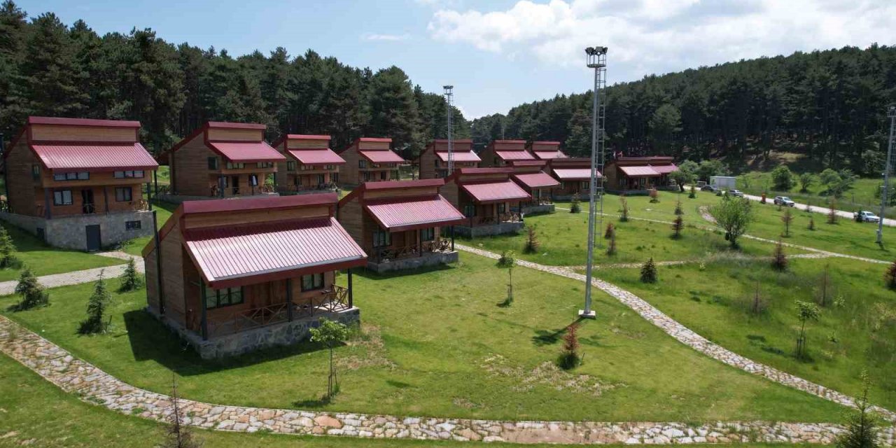 Uludağ’ın eteklerindeki Kocayayla’da bayram yoğunluğu... Günler öncesinden rezervasyon yapıldı