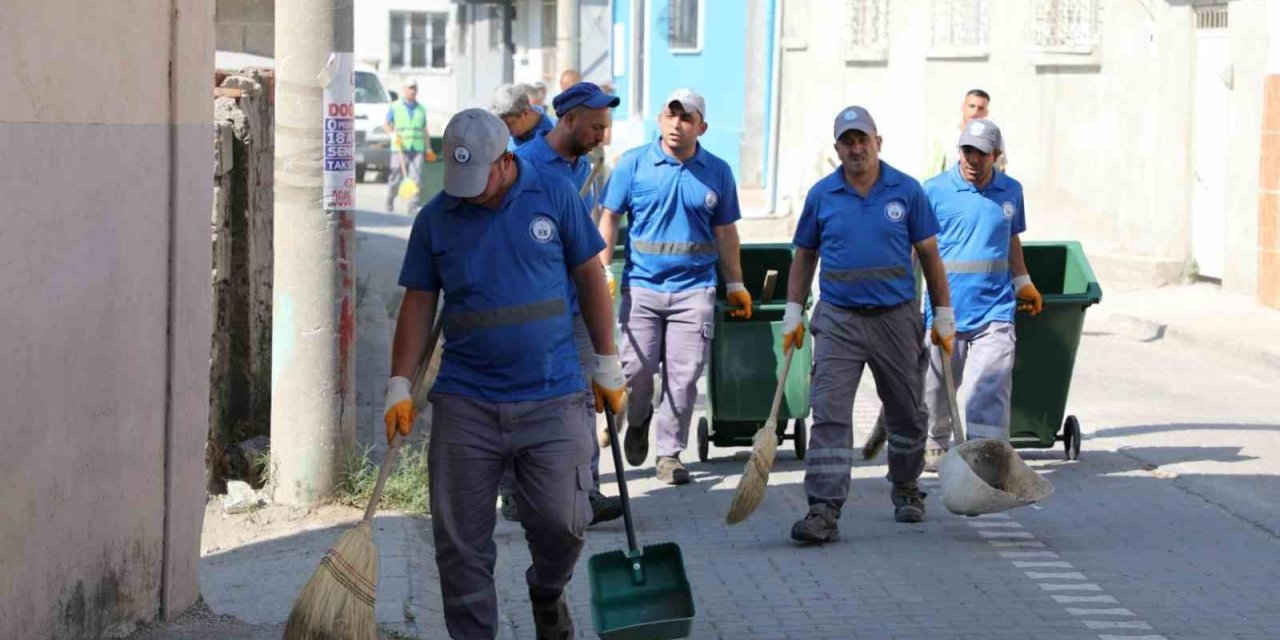 Edremit’te detaylı mahalle temizliği sürüyor