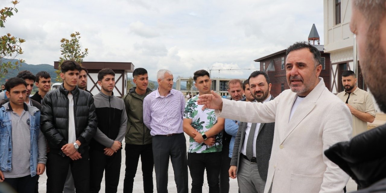 İş garantili lisenin mezunları Yalova Makine OSB’yi gezdi