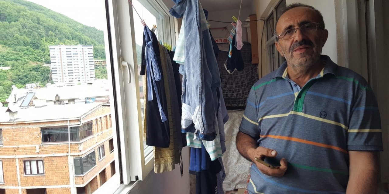 Balkonda çamaşır asarken sara krizine tutularak asılı kalan genç kızın babası yaşananları anlattı