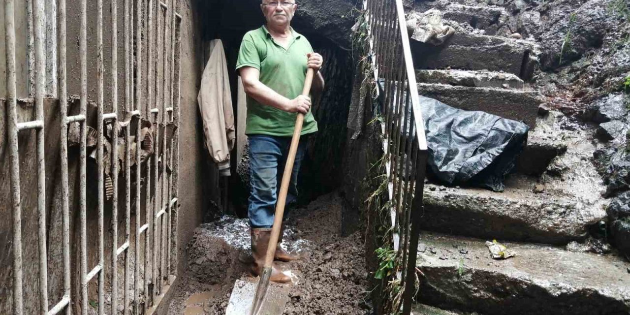 Duroğlu beldesinde sel ve su baskınları ile mücadele sürüyor