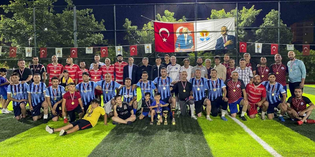 Adana Büyükşehir Belediyesi Cumhuriyet Futbol Turnuvası sona verdi
