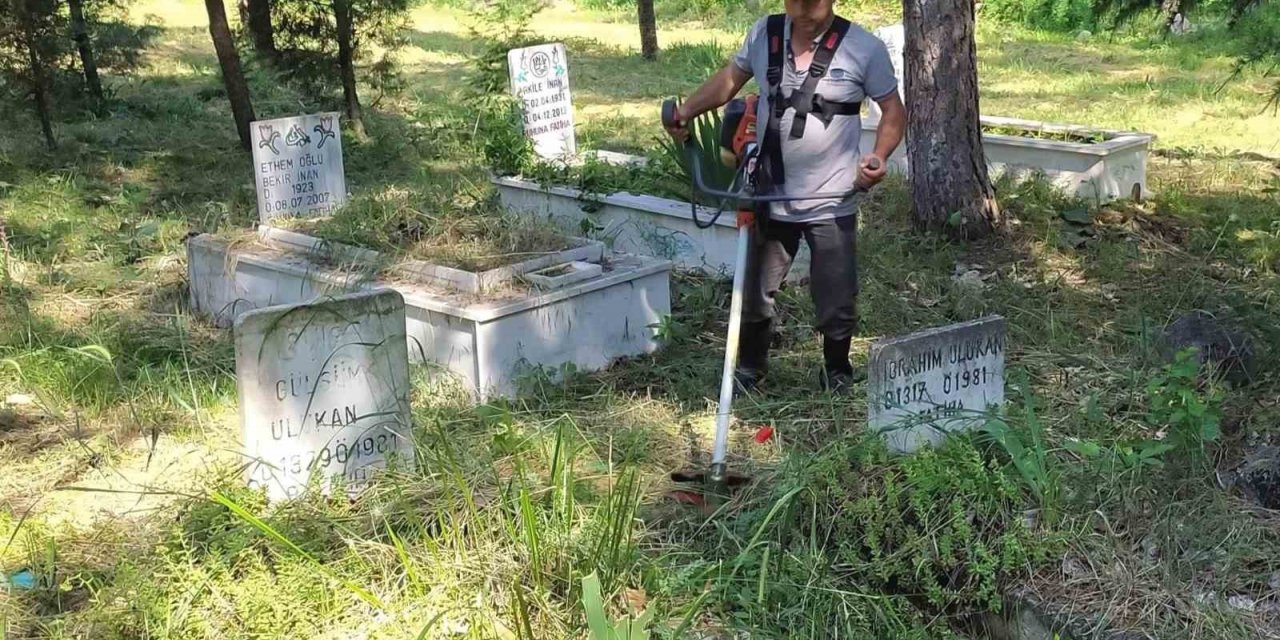 Hisarcık’ta mezarlık temizliği