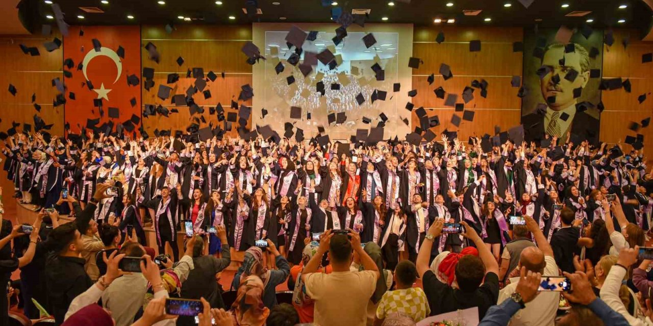 KMÜ’de mezuniyet sevinci devam ediyor