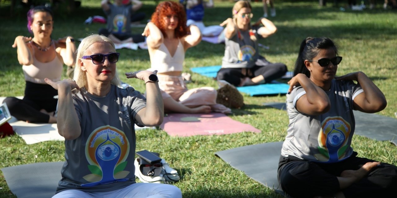 Yoga tutkunları Nilüfer’de buluştu