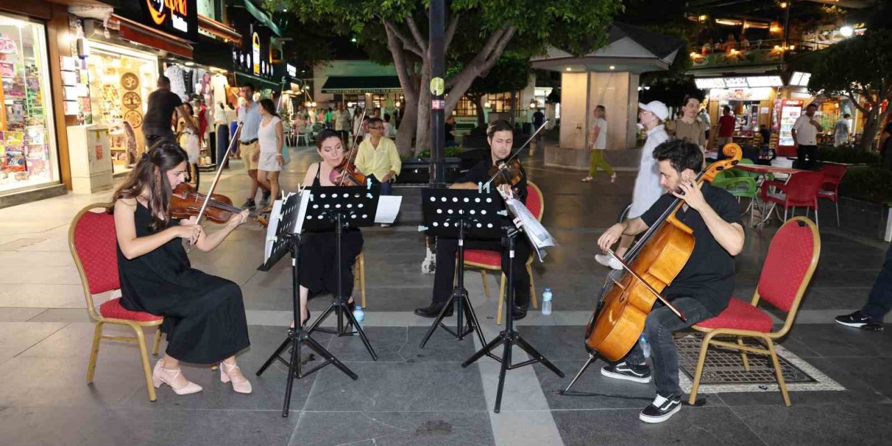 Marmaris’te sanat sokağa taştı