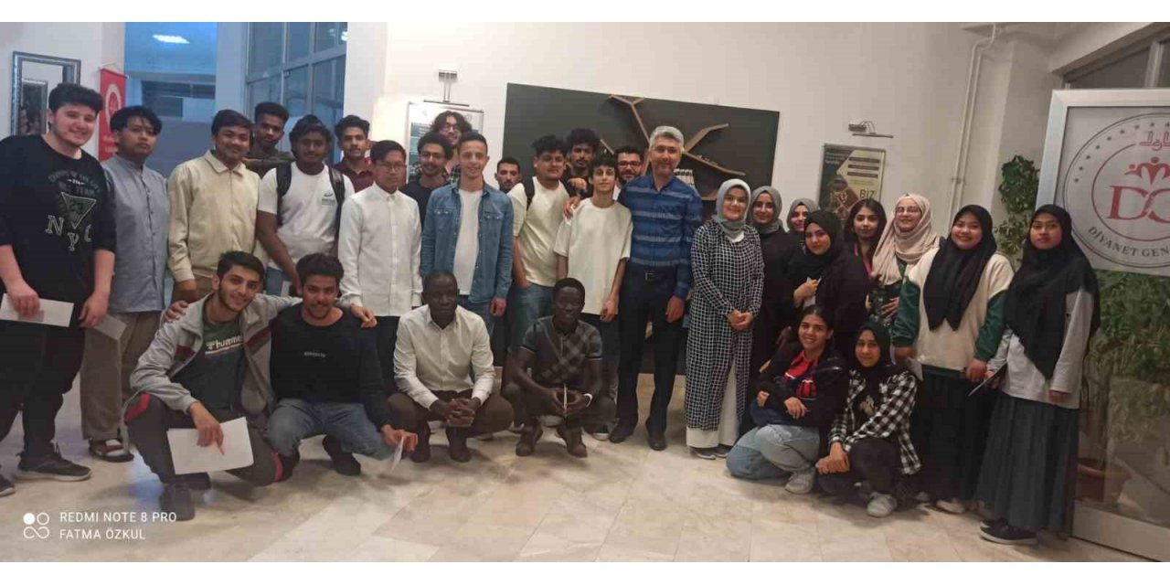 Afyonkarahisar Müftülüğünden yabancı uyruklu öğrencilere bayram hediyesi