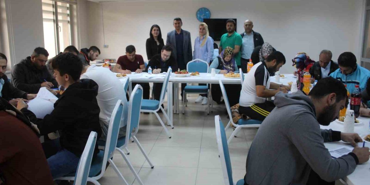 Nevşehir’de iş görüşmesine çağrılan 7 bin 200 kişiden 75 kişi geldi