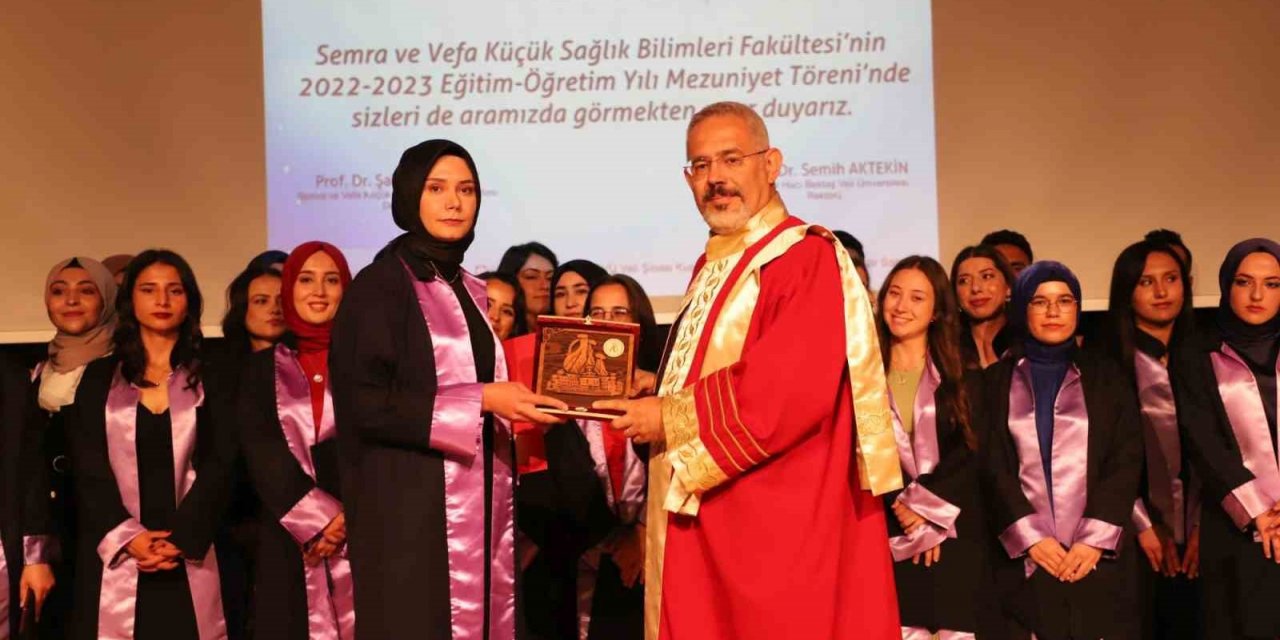 NEVÜ’de gururlandıran mezuniyet