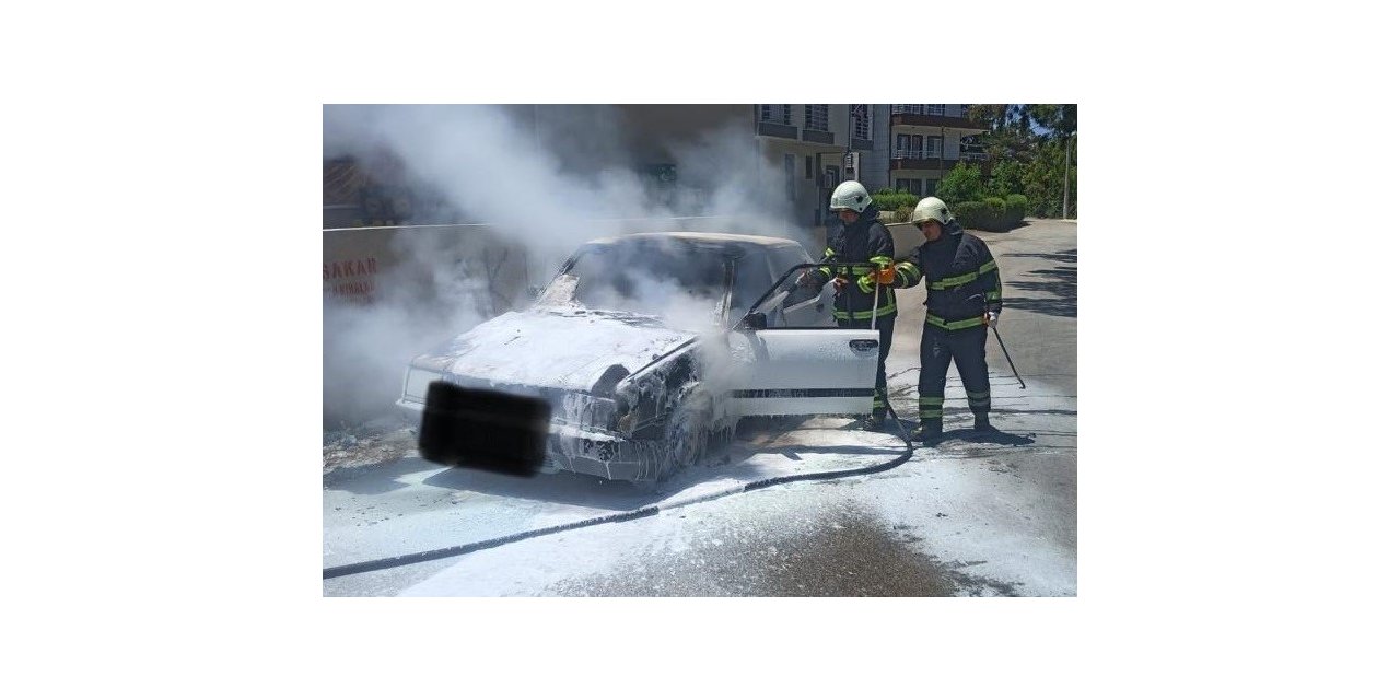 Park halindeki araç yandı