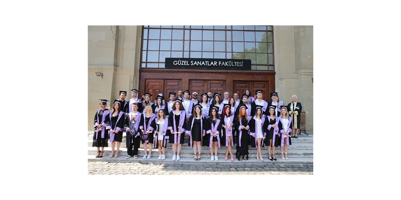 Edirne’de güzel sanatlar fakültesinde mezuniyet coşkusu