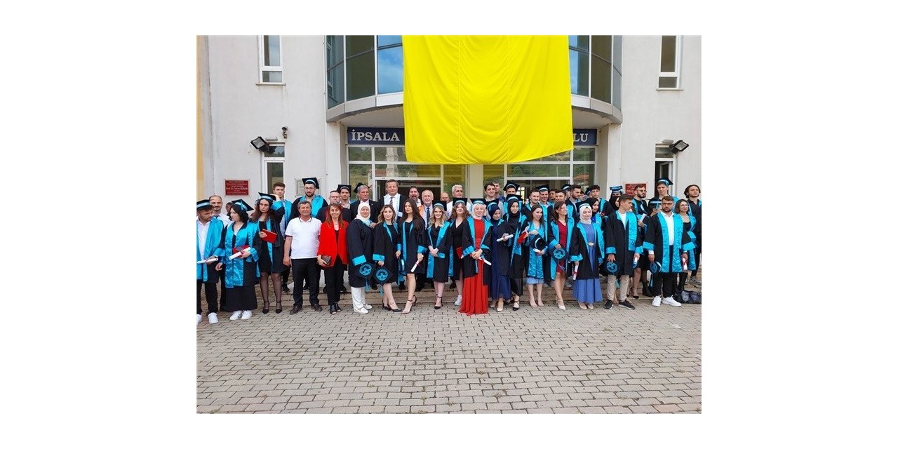 İpsala Meslek Yüksekokulu’nda mezuniyet coşkusu yaşandı
