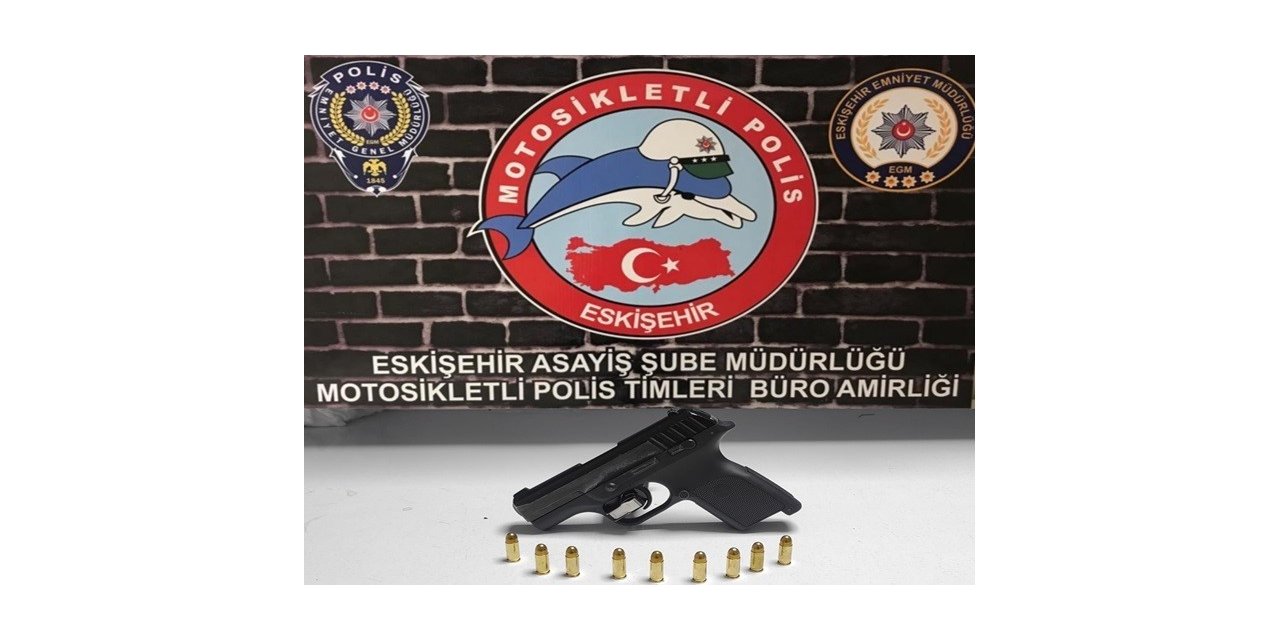 Şüpheli şahısların üzerinde tabanca ele geçirildi