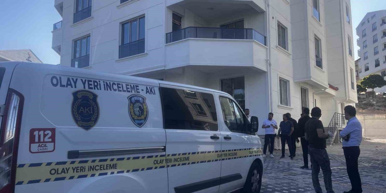 Oturmak nasip olmadı: Yeni ev aldığı binanın asansör boşluğunda can verdi