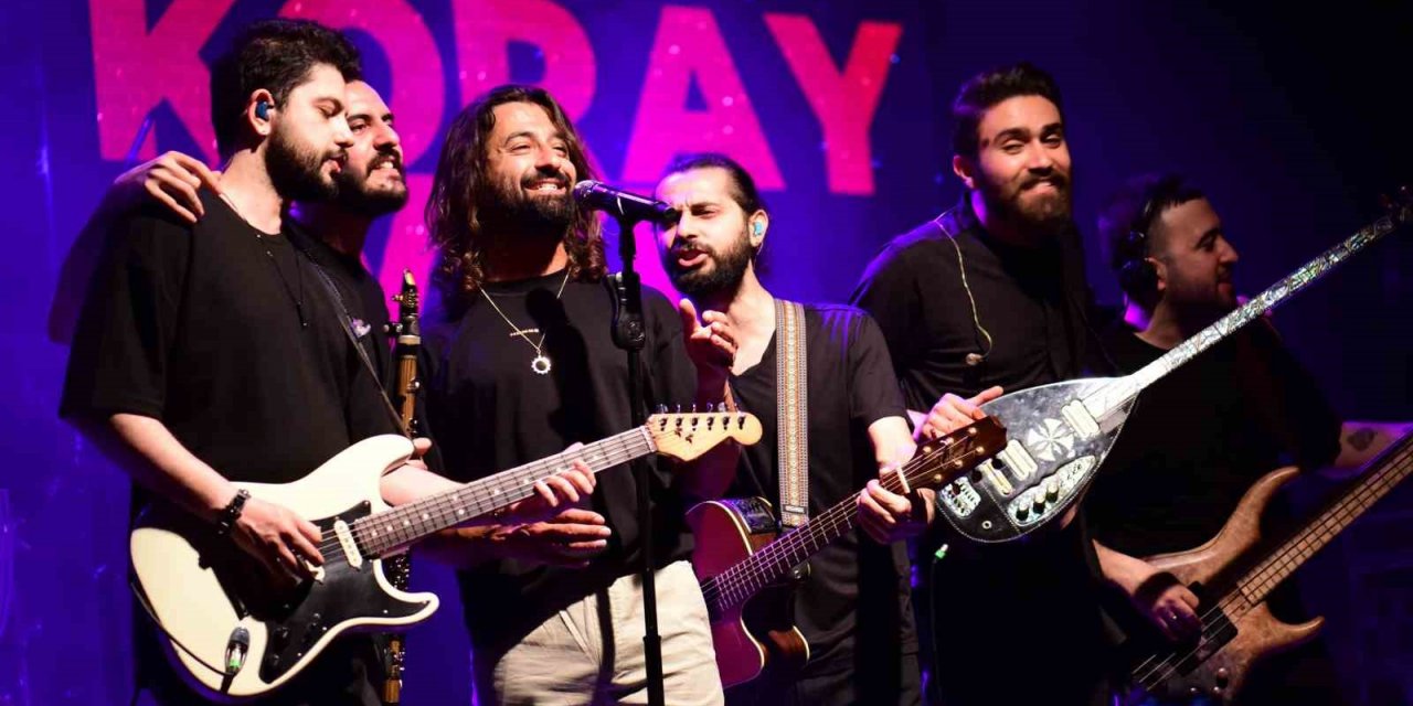 Koray Avcı yeni şarkısının hikayesini anlattı: "Aylardır tek başıma geziyorum"