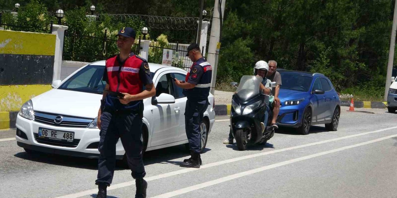 Marmaris’e bir günde 17 bin araç giriş yaptı