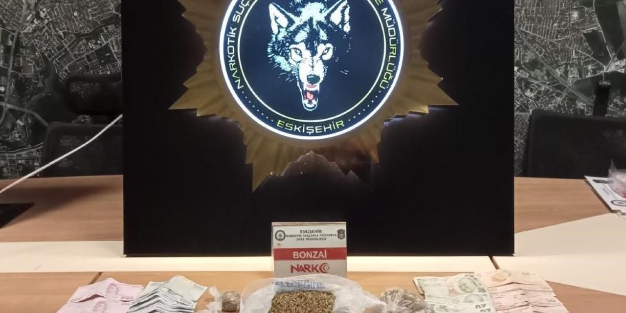 Uyuşturucu madde ticareti yapan şüphelilerden 3’ü tutuklandı 2’si ev hapsine çarptırıldı