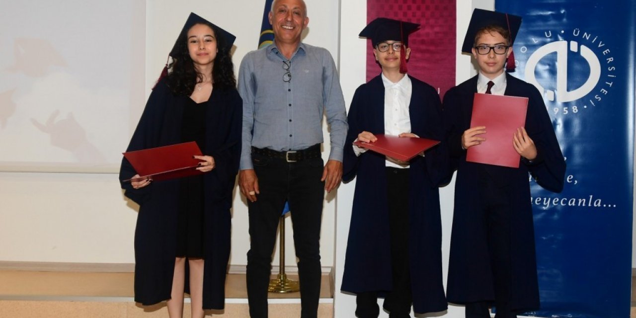 ÜYEP’li öğrencilerin mezuniyet sevinci