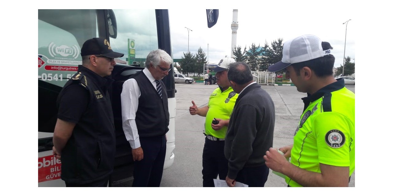 Kars’ta sürücülere ve yolculara trafik kuralları anlatıldı