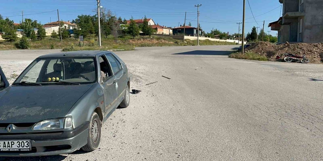 Bolvadin’de otomobil ile motosiklet çarpıştı, 1 yaralı