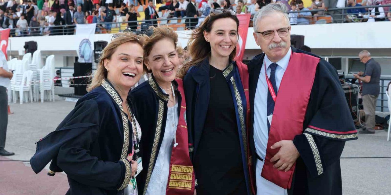 Doktorluğa ilk adımı atan öğrenciler mezuniyet heyecanını yaşadı