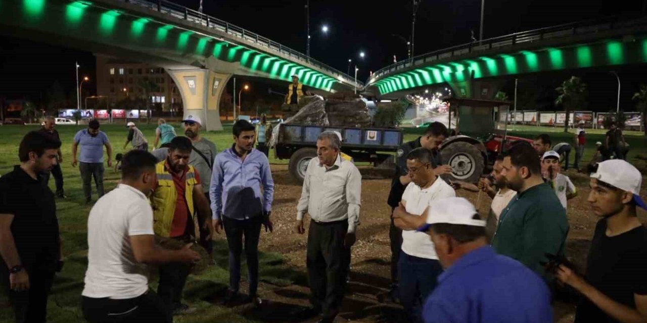 Abide Kavşağında çimlendirme çalışması