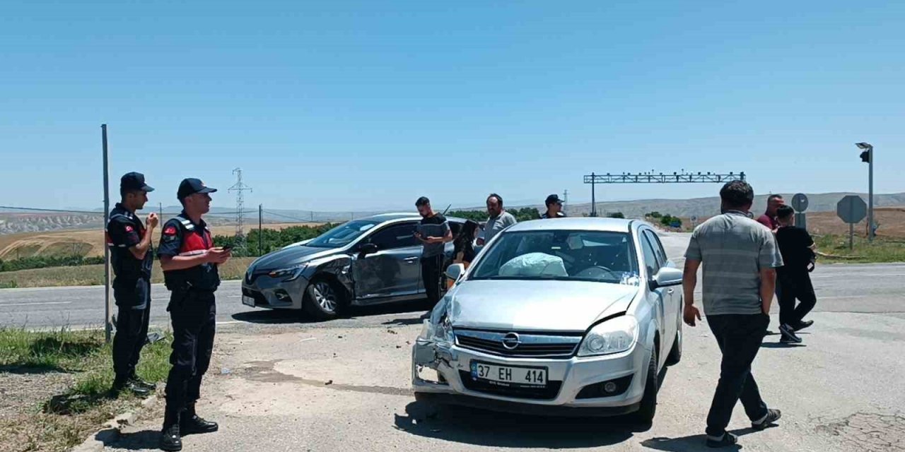 Çankırı’da iki otomobil çarpıştı: 1 yaralı