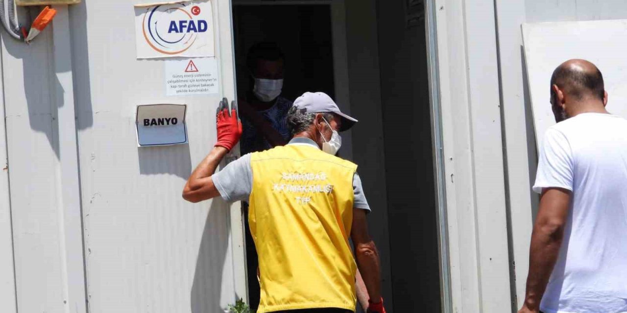 Deprem bölgesinde ilaçlama ve temizlik çalışması sürüyor