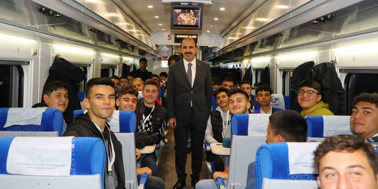Konya'dan İstanbul'a günü birlik geziler! Başkan Altay: Gençlerimiz iki başkent arasında gönül köprüsü kurdu