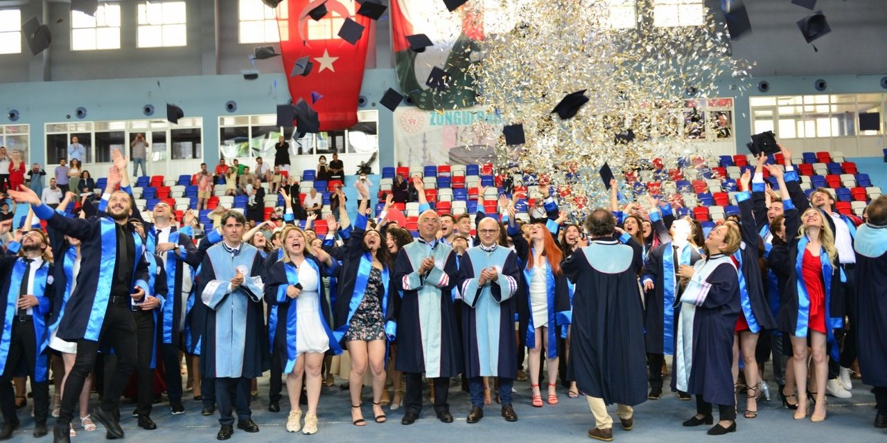 ZBEÜ Tıp Fakültesi mezunları için yemin töreni düzenlendi