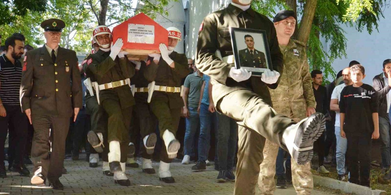 Trafik kazasında hayatını kaybeden astsubay son yolculuğuna uğurlandı