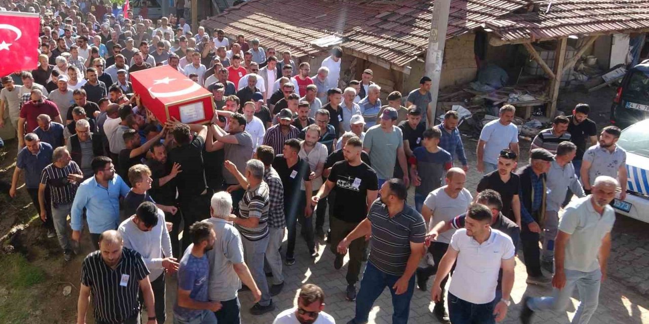 Uşak şehidini son yolculuğuna uğurladı